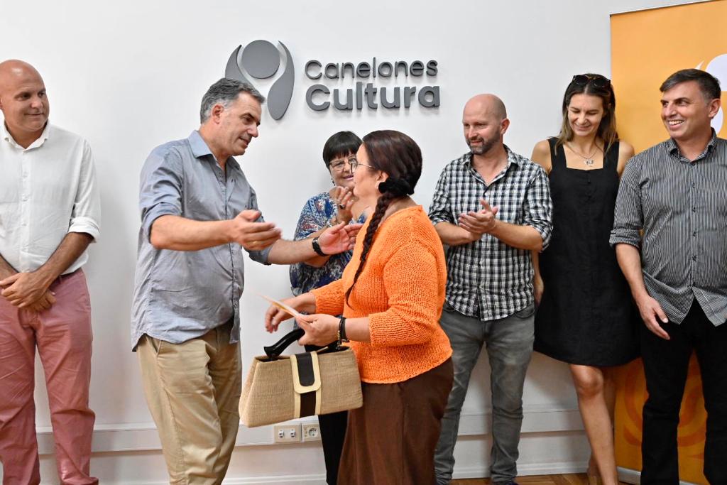 El Intendente de Canelones, Prof. Yamandú Orsi, en la entrega de premios de los proyectos seleccionados de los fondos Canelones - PRENDE El Intendente de Canelones, Prof. Yamandú Orsi, en la entrega de premios de los proyectos seleccionados de los fondos Canelones - PRENDE