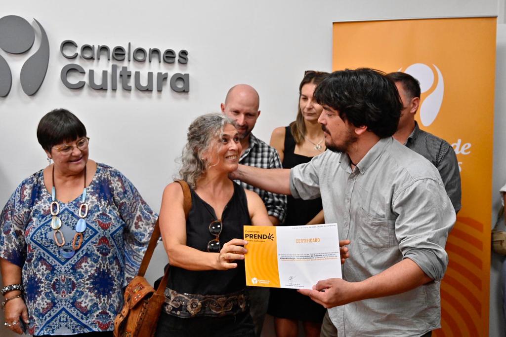 El Coodinador del Gabinete Institucional del Gobierno de Canelones, Pedro Irigoin, en la entrega de premios de los proyectos seleccionados de los fondos Canelones - PRENDE El Coodinador del Gabinete Institucional del Gobierno de Canelones, Pedro Irigoin, en la entrega de premios de los proyectos seleccionados de los fondos Canelones - PRENDE