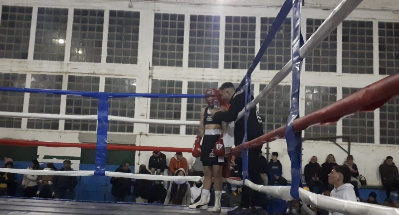 Evento de boxeo en el Club Unión Santa Rosa de Shangrilá 