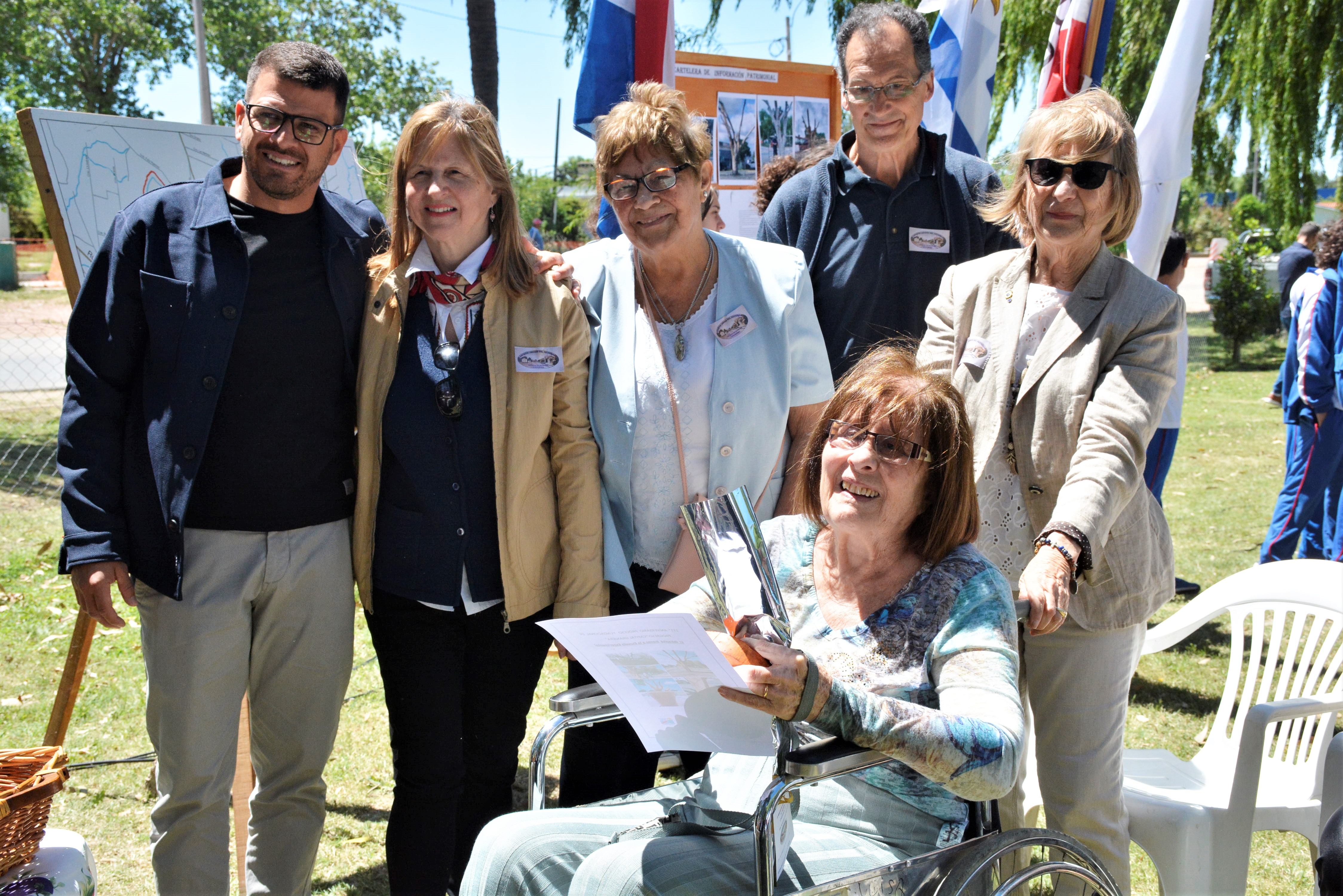 Alcalde del Municipio de Progreso, Claudio Duarte junto a vecinas y vecinos Alcalde del Municipio de Progreso, Claudio Duarte junto a vecinas y vecinos