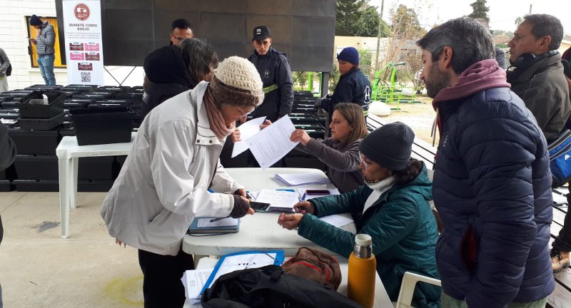 El Programa Hogares Sustentables entregó composteras domiciliarias a más de cien hogares en Shangrilá El Programa Hogares Sustentables entregó composteras domiciliarias a más de cien hogares en Shangrilá