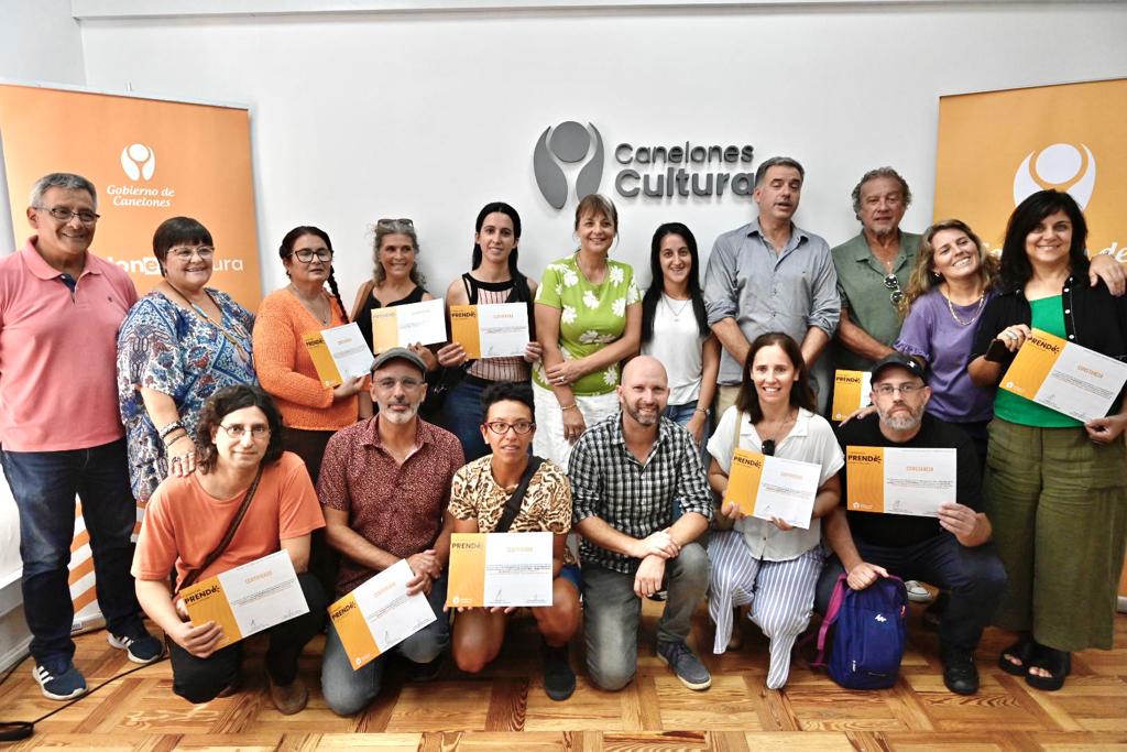 Se realizó la ceremonia de premiación de los 52 proyectos seleccionados para los fondos Canelones - PRENDE Se realizó la ceremonia de premiación de los 52 proyectos seleccionados para los fondos Canelones - PRENDE