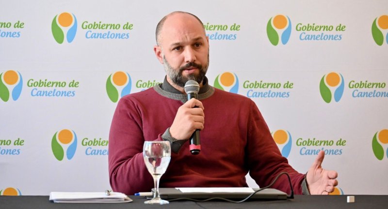  Responsable del Área de Discapacidad del Gobierno de Canelones, Federico Lezama, en el sorteo de 32 puestos laborales para personas con discapacidad para desempeñar tareas en diferentes dependencias del Gobierno de Canelones.