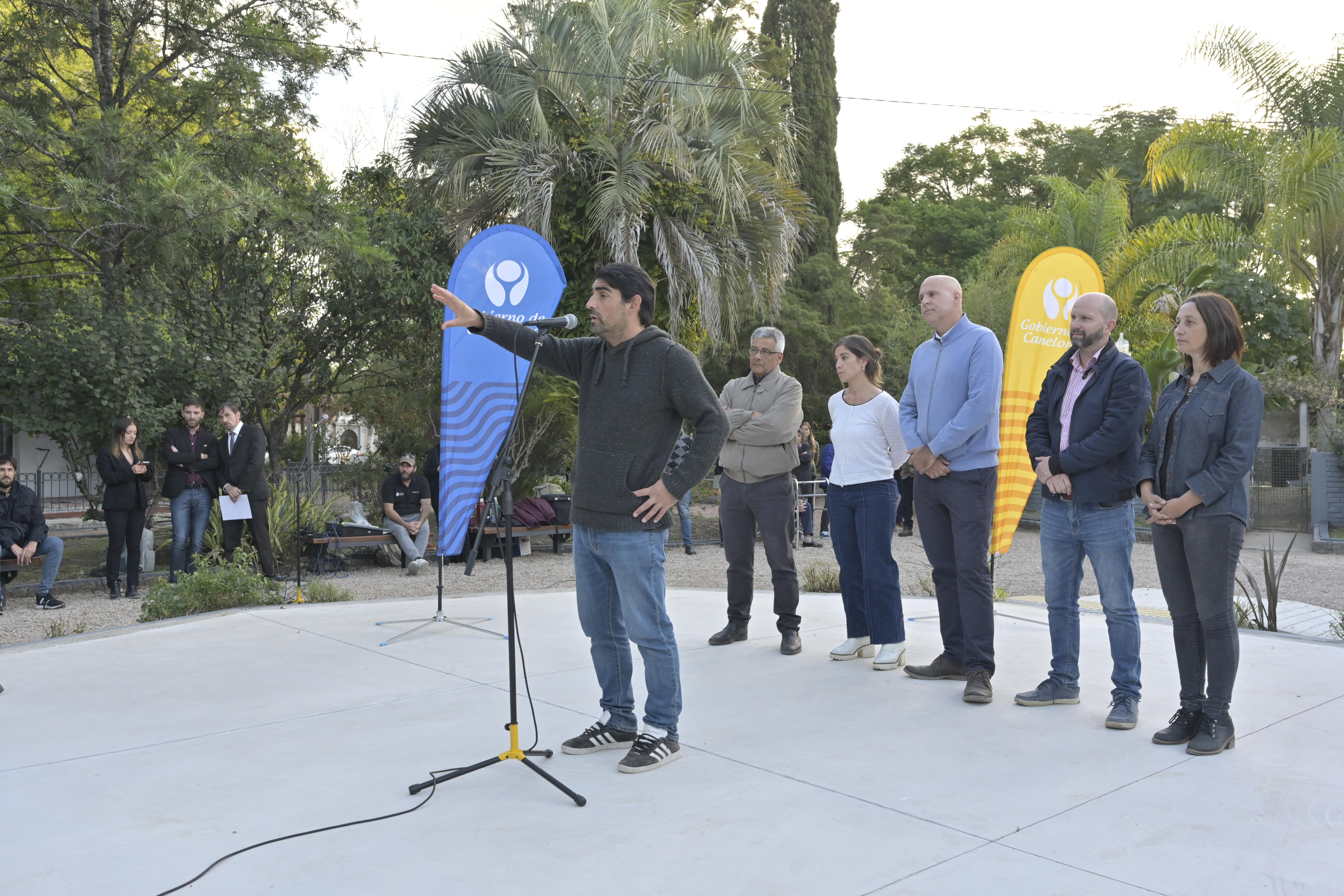 Oratoria del responsable del Patio Cultural de Canelones, Manuel Falero, en la apertura del Patio Cultural de Canelones Oratoria del responsable del Patio Cultural de Canelones, Manuel Falero, en la apertura del Patio Cultural de Canelones