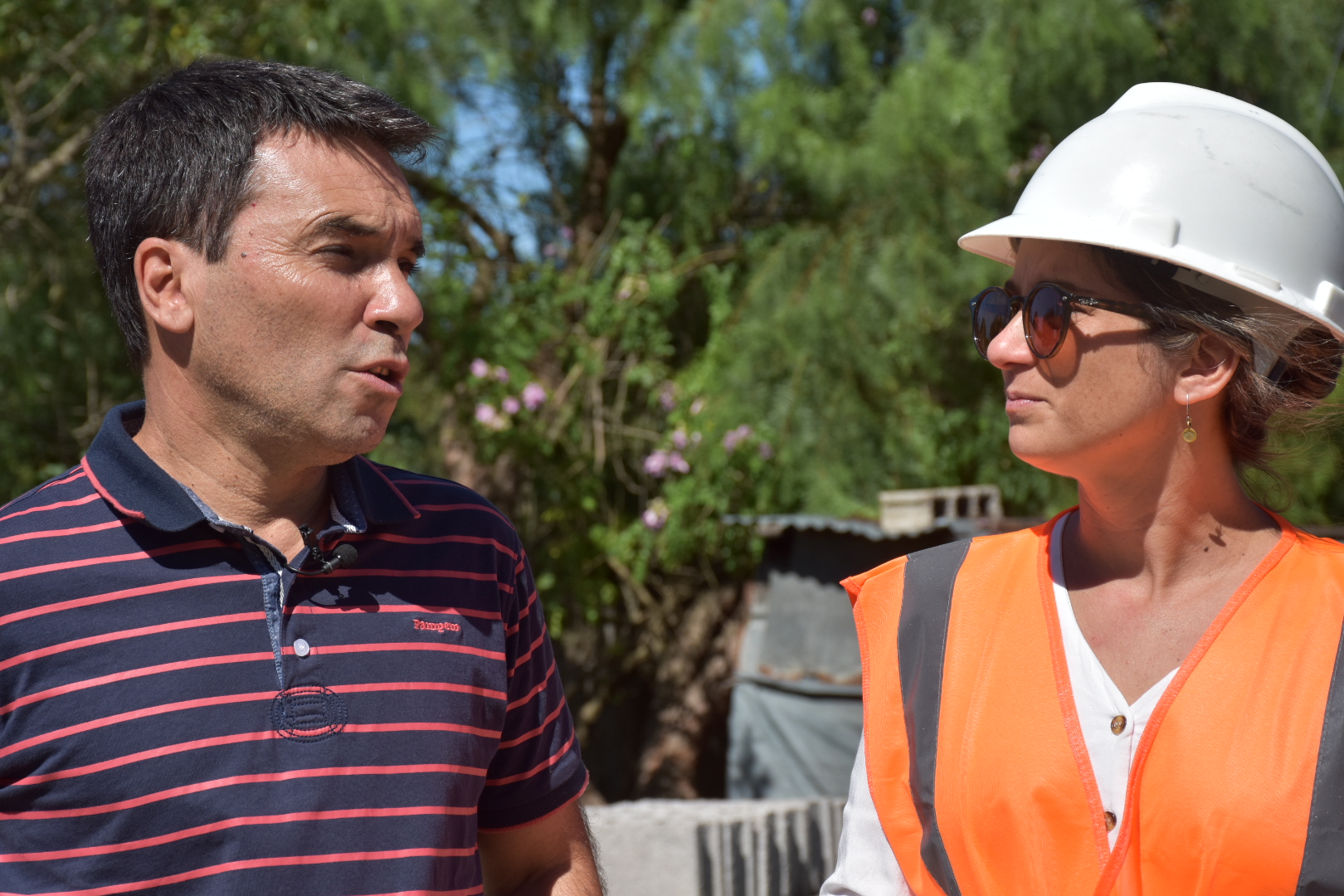 Alcalde Municipio de Joaquín Suárez, Carlos Nalerio, junto a la Director de Obra, Arq. Viviana Perdomo