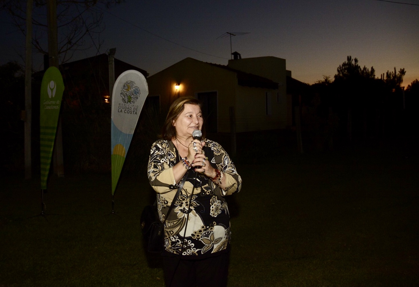 Alacaldes de Ciudad de la Costa, Sonia Misirián,en inauguración de luminarias en El Pinar