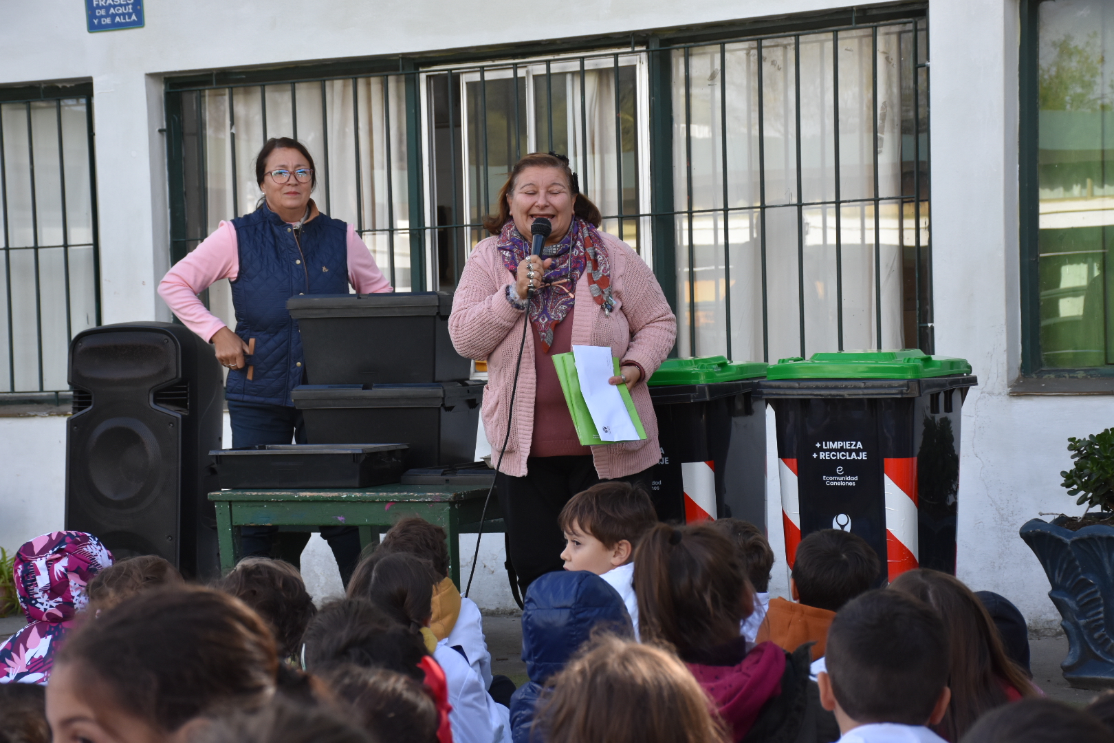 Alcaldesa del Municipio de Ciudad de la Costa, Mtra Sonia Misirián, en taller de educación ambiental Alcaldesa del Municipio de Ciudad de la Costa, Mtra Sonia Misirián, en taller de educación ambiental
