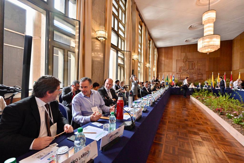 Asamblea de la XXVII Cumbre de Mercociudades realizada en la Sala Ernesto de los Campos de la Intendencia de Montevideo Asamblea de la XXVII Cumbre de Mercociudades realizada en la Sala Ernesto de los Campos de la Intendencia de Montevideo