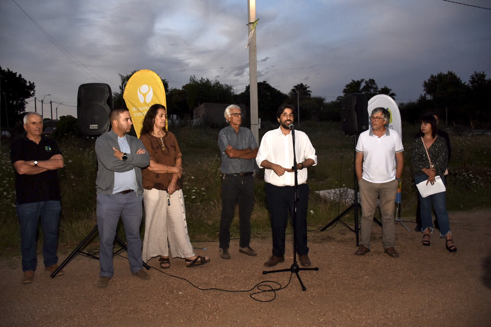 Autoridades departamentales y locales en la inauguración de luminarias en Las Piedras Autoridades departamentales y locales en la inauguración de luminarias en Las Piedras
