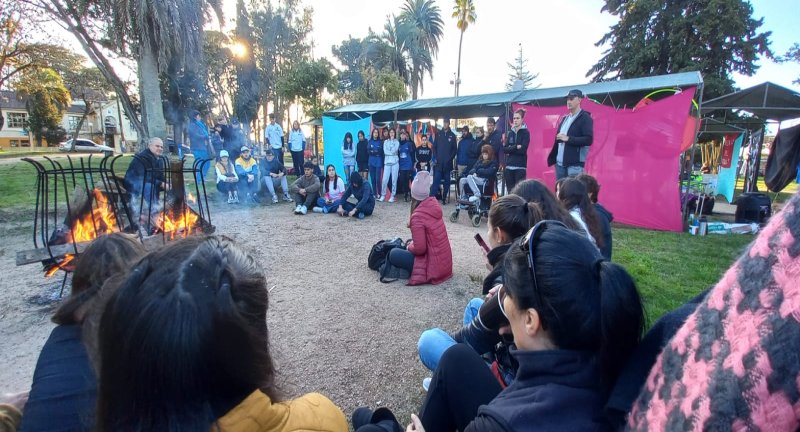 Encuentro de juventudes en plaza Paraguay de la ciudad de Canelones