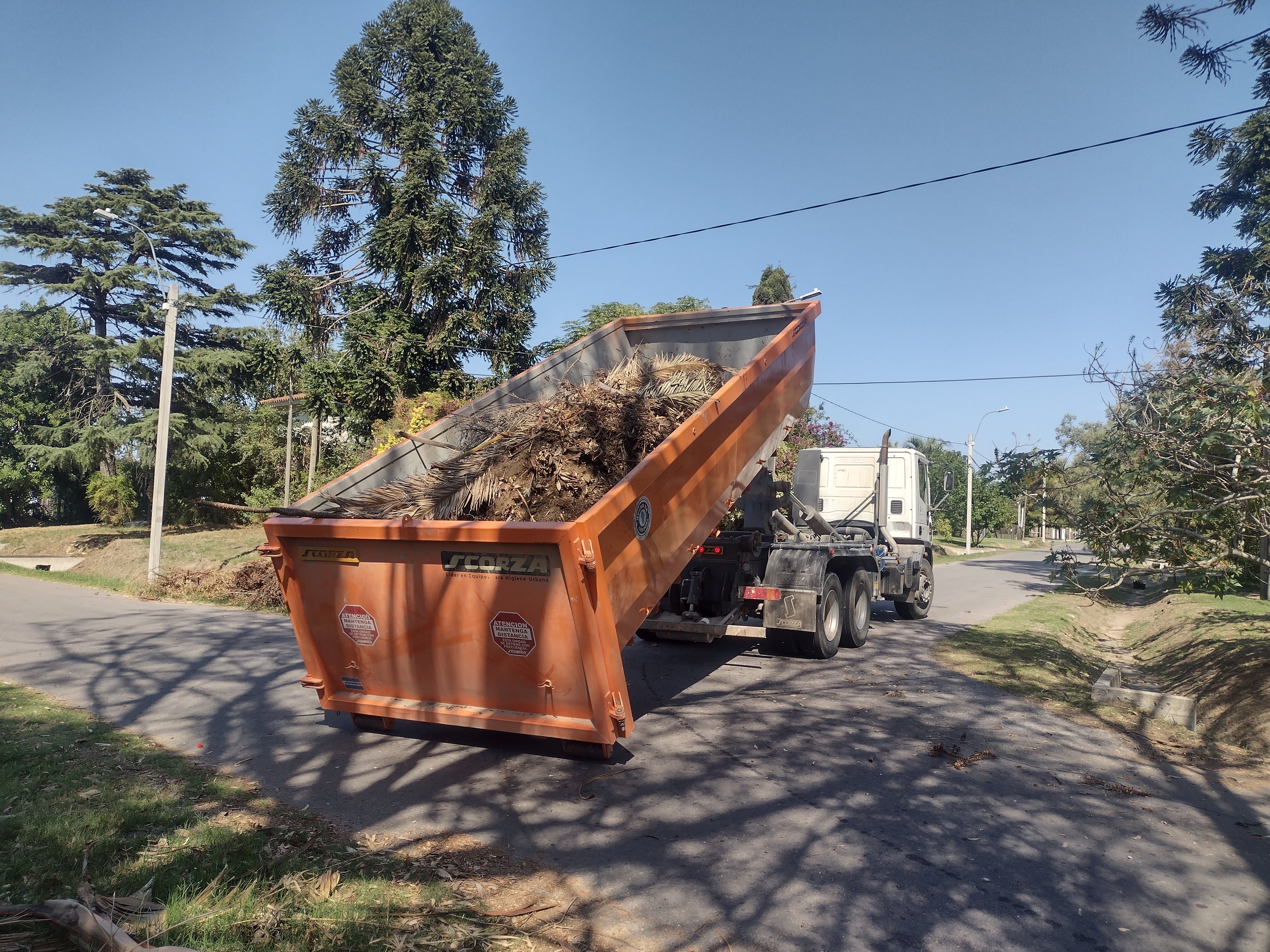 Cajas utilizadas en los desembarcos para limpieza del barrio