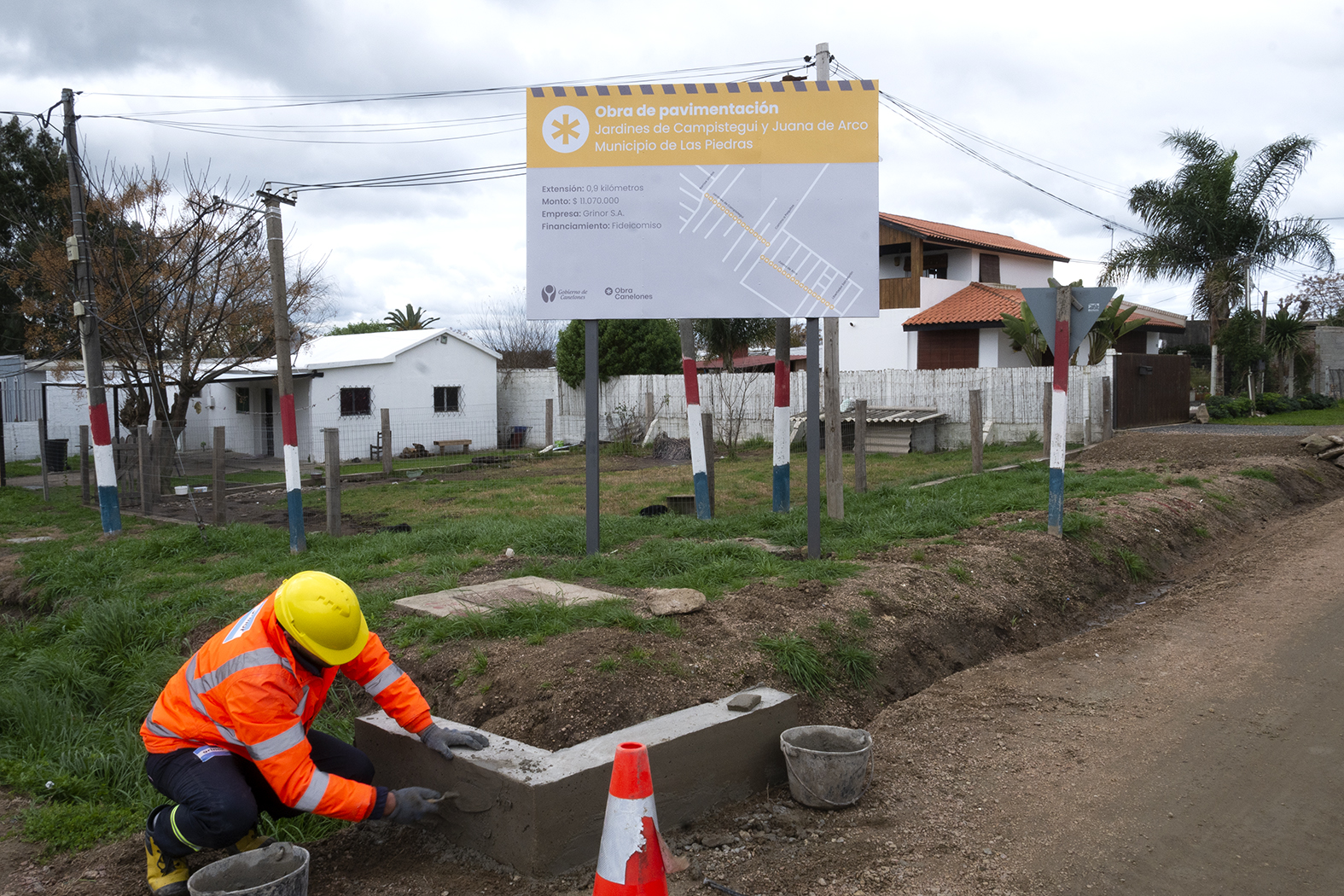 Avanzan las obras de pavimentación en Jardines de Campisteguy y Juana de Arco en el Municipio de Las Piedras Avanzan las obras de pavimentación en Jardines de Campisteguy y Juana de Arco en el Municipio de Las Piedras