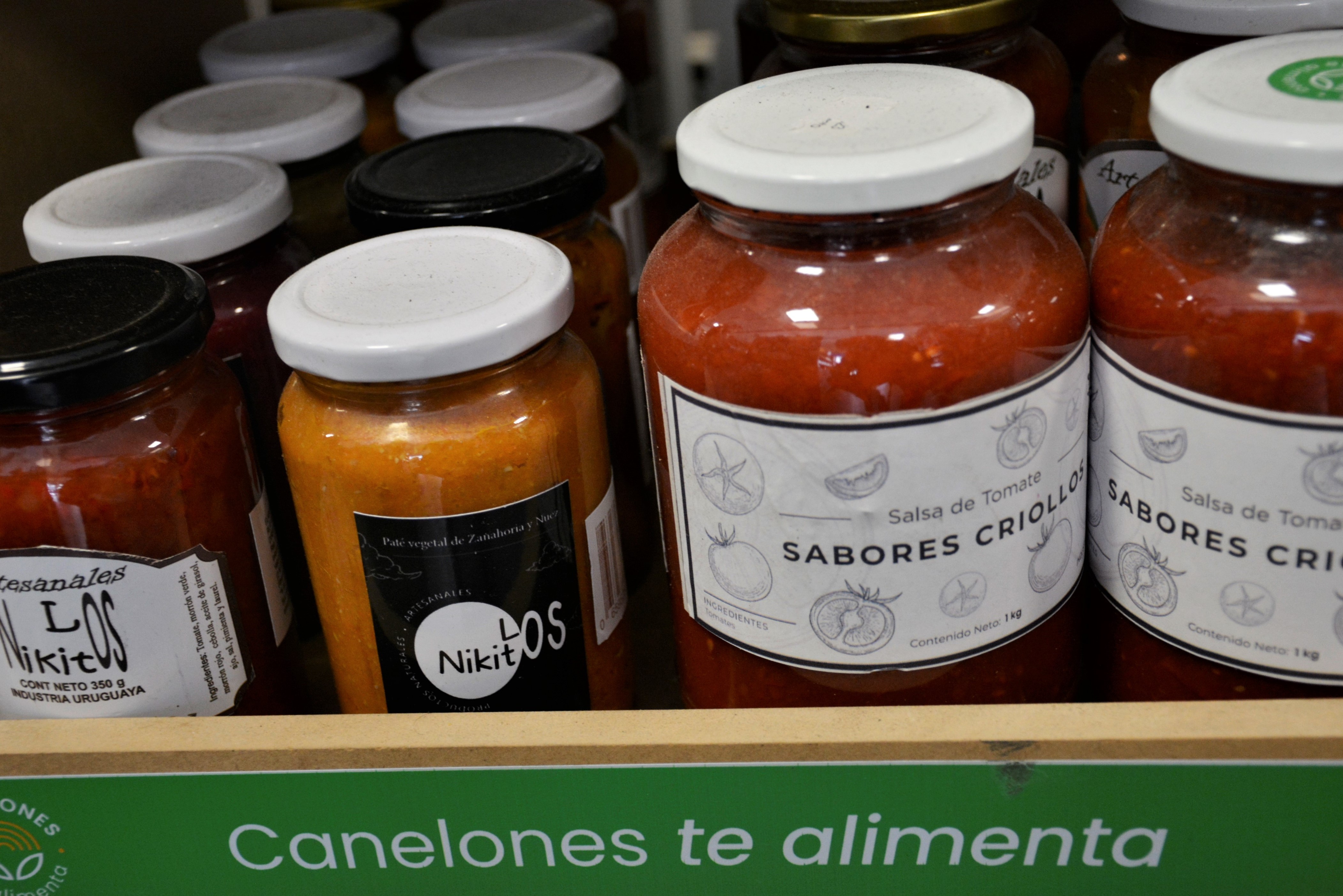Canelones te alimenta: más de 45 productos se distribuyen en estaciones de servicio del departamento Canelones te alimenta: más de 45 productos se distribuyen en estaciones de servicio del departamento