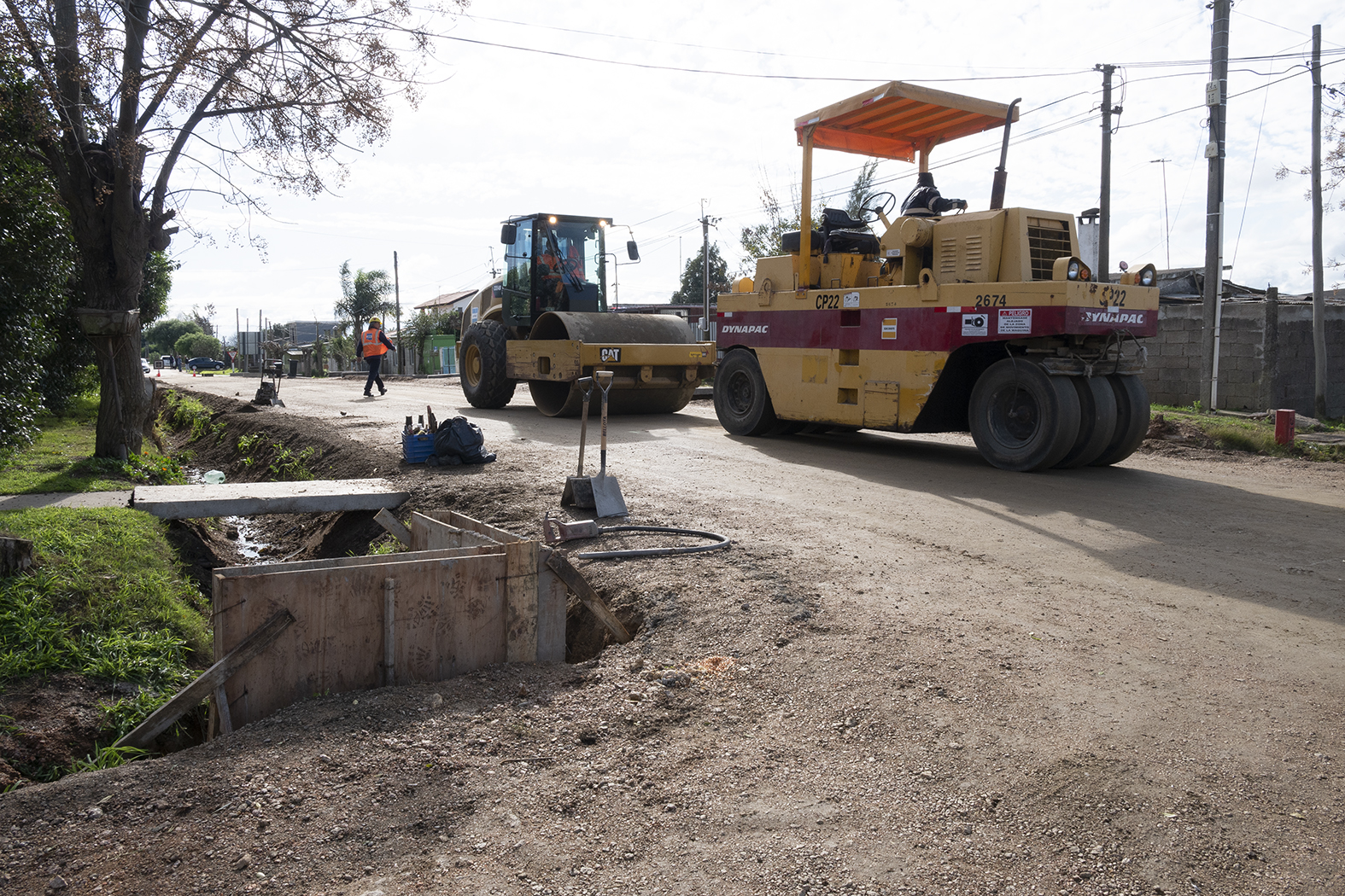 Avanzan las obras de pavimentación en Jardines de Campisteguy y Juana de Arco en el Municipio de Las Piedras Avanzan las obras de pavimentación en Jardines de Campisteguy y Juana de Arco en el Municipio de Las Piedras