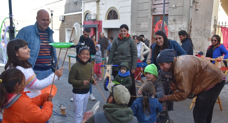 Feria de artesanos en la ciudad de Canelones Feria de artesanos en la ciudad de Canelones