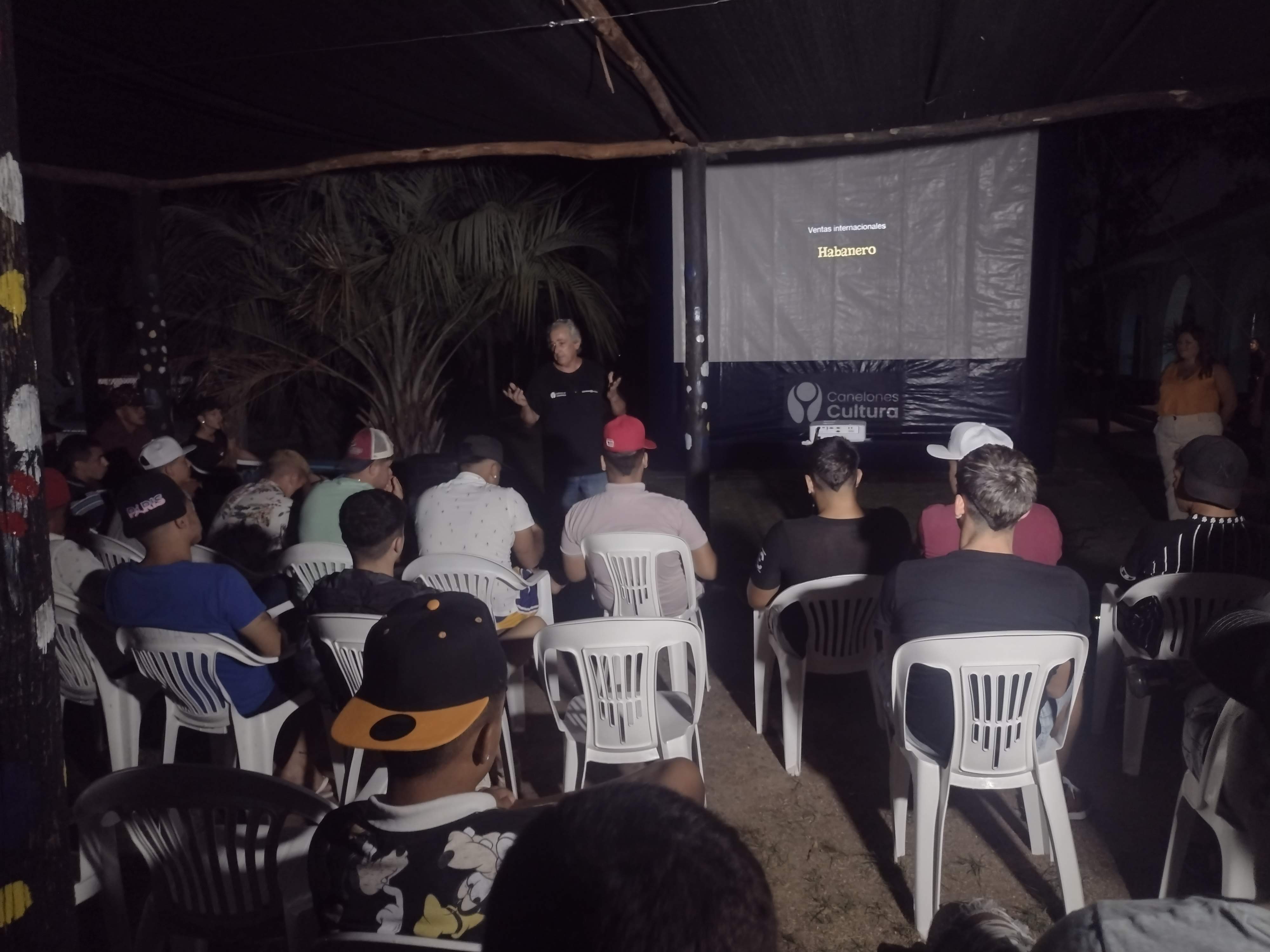 Cine bajo las estrellas en la Colonia Berro Cine bajo las estrellas en la Colonia Berro