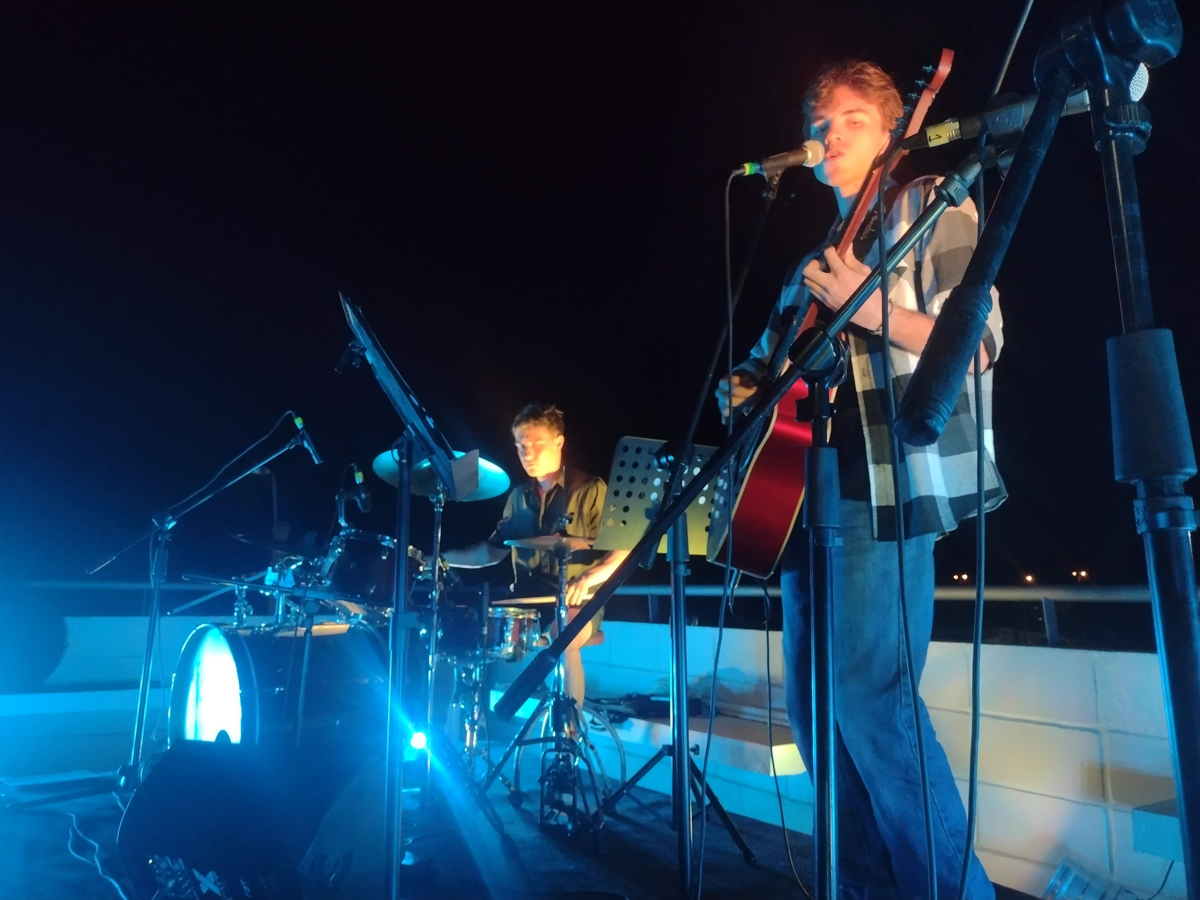 Se realizó un concierto Íntimo en la azotea de la Biblioteca de la Comisión Pro Fomento de Shangrilá Se realizó un concierto Íntimo en la azotea de la Biblioteca de la Comisión Pro Fomento de Shangrilá
