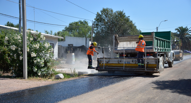 Continúan obras de reacondicionamiento de calles en el barrio Obelisco de Las Piedras Continúan obras de reacondicionamiento de calles en el barrio Obelisco de Las Piedras