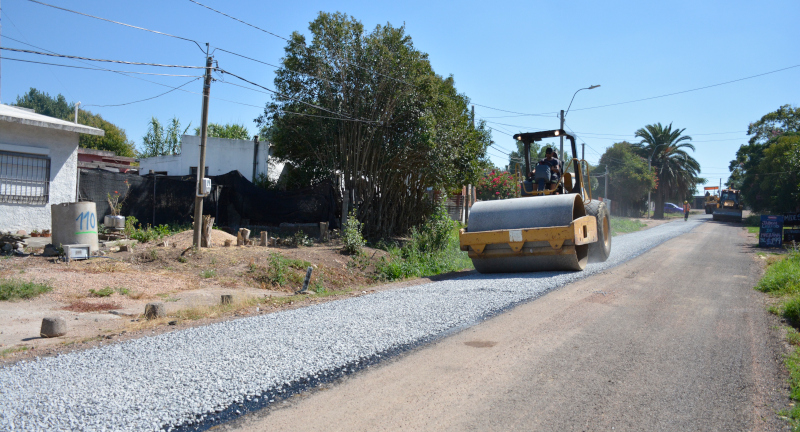 Continúan obras de reacondicionamiento de calles en el barrio Obelisco de Las Piedras Continúan obras de reacondicionamiento de calles en el barrio Obelisco de Las Piedras