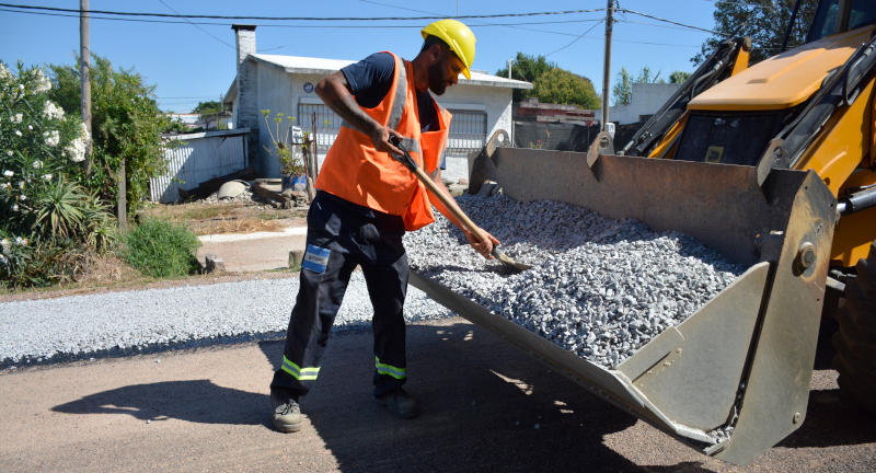 Continúan obras de reacondicionamiento de calles en el barrio Obelisco de Las Piedras Continúan obras de reacondicionamiento de calles en el barrio Obelisco de Las Piedras