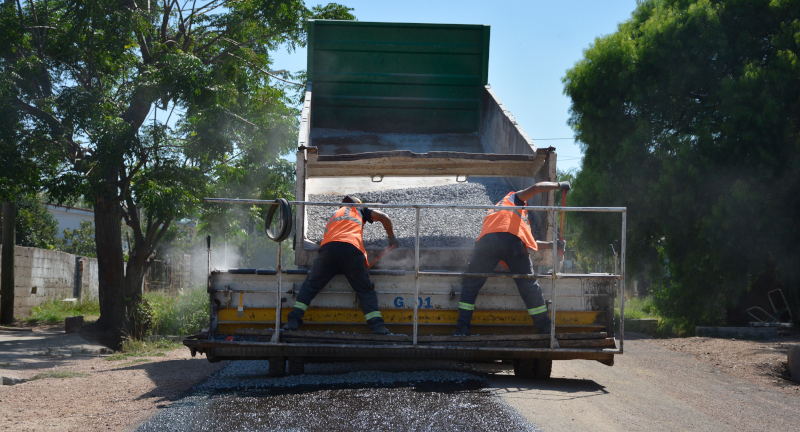 Continúan obras de reacondicionamiento de calles en el barrio Obelisco de Las Piedras Continúan obras de reacondicionamiento de calles en el barrio Obelisco de Las Piedras