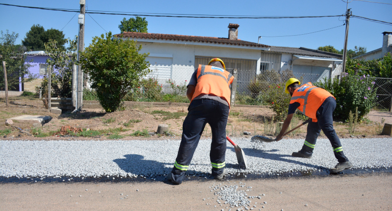 Continúan obras de reacondicionamiento de calles en el barrio Obelisco de Las Piedras Continúan obras de reacondicionamiento de calles en el barrio Obelisco de Las Piedras