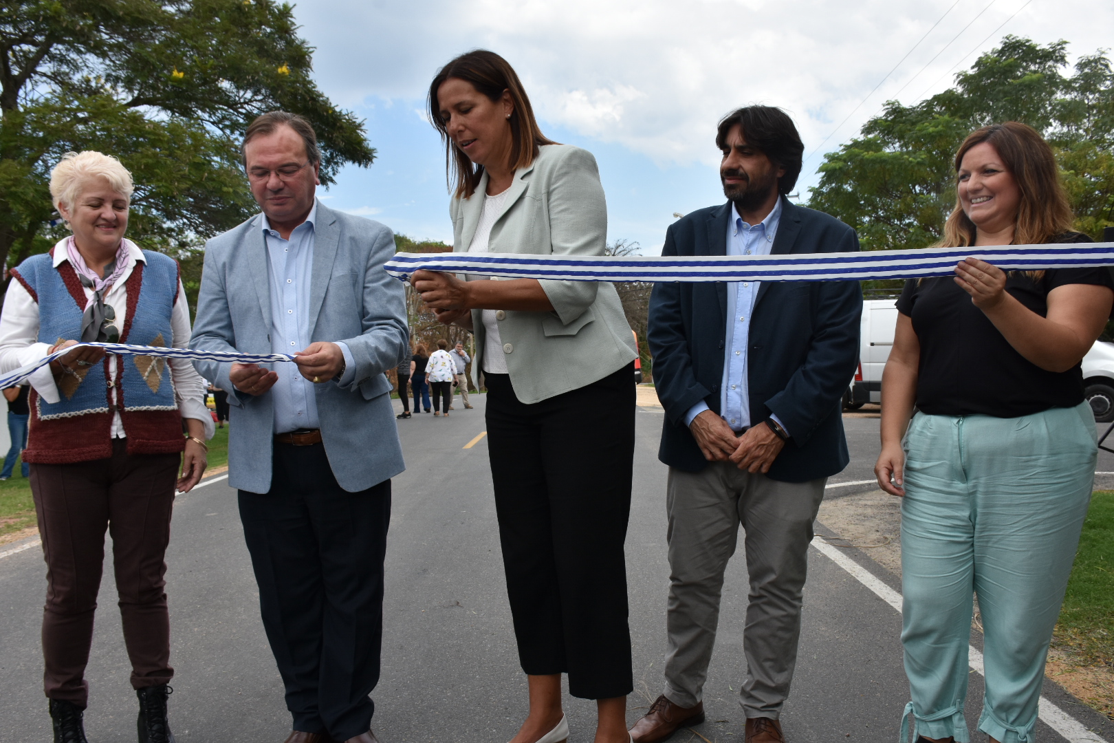 Corte de cinta inaugura obras de pavimentación en Colonia Berro Corte de cinta inaugura obras de pavimentación en Colonia Berro