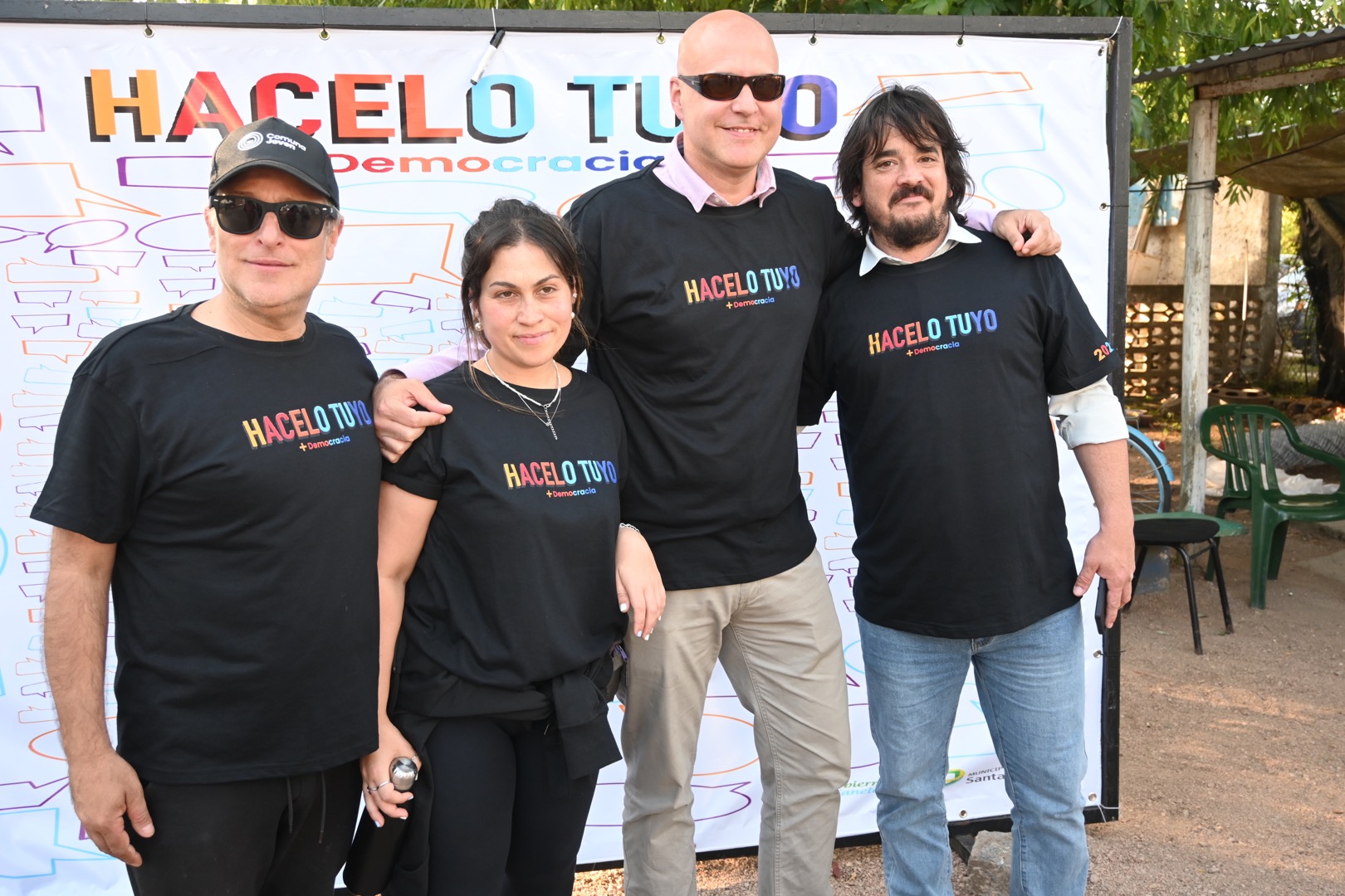 De izquierda a derecha funcionario del Área de Juventud, Responsable del Área de Juventud Nataly Zalkind, Secretario General Francisco Legnani, Coordinador de Gabinete Institucional Pedro Irigoin