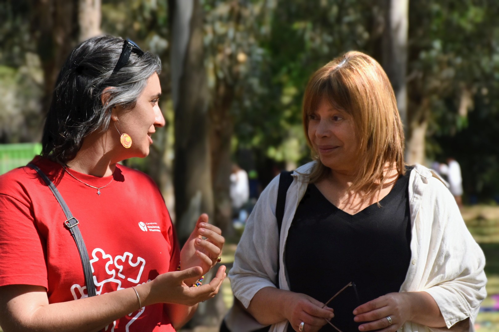 De izquierda a derecha: Responsable del Área de Infancia y Adolescencia de la Intendencia de Canelones, Lic. T.S. Cecilia Rebellato y la Directora General de Desarrollo Humano,  Prof. Gabriela Garrido