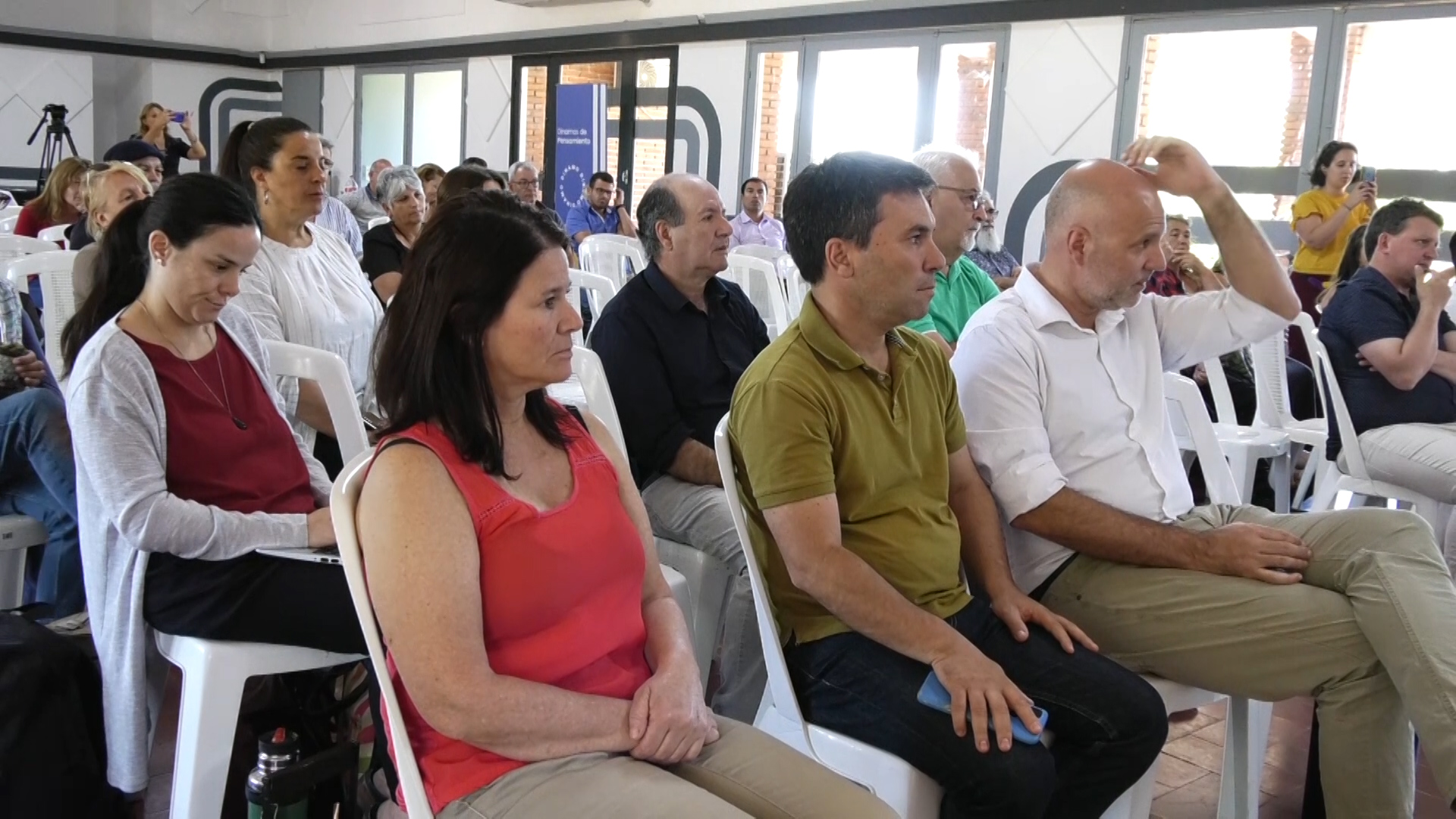 Descentralización en Canelones: experiencias y herramientas para la gestión y fondos participativos Descentralización en Canelones: experiencias y herramientas para la gestión y fondos participativos