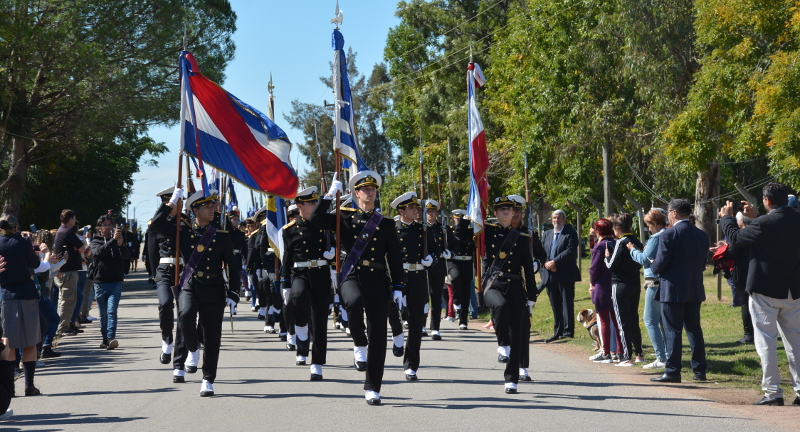 Desfile militar en los festejos por los 150 años del inicio del proceso fundacional de Juanicó