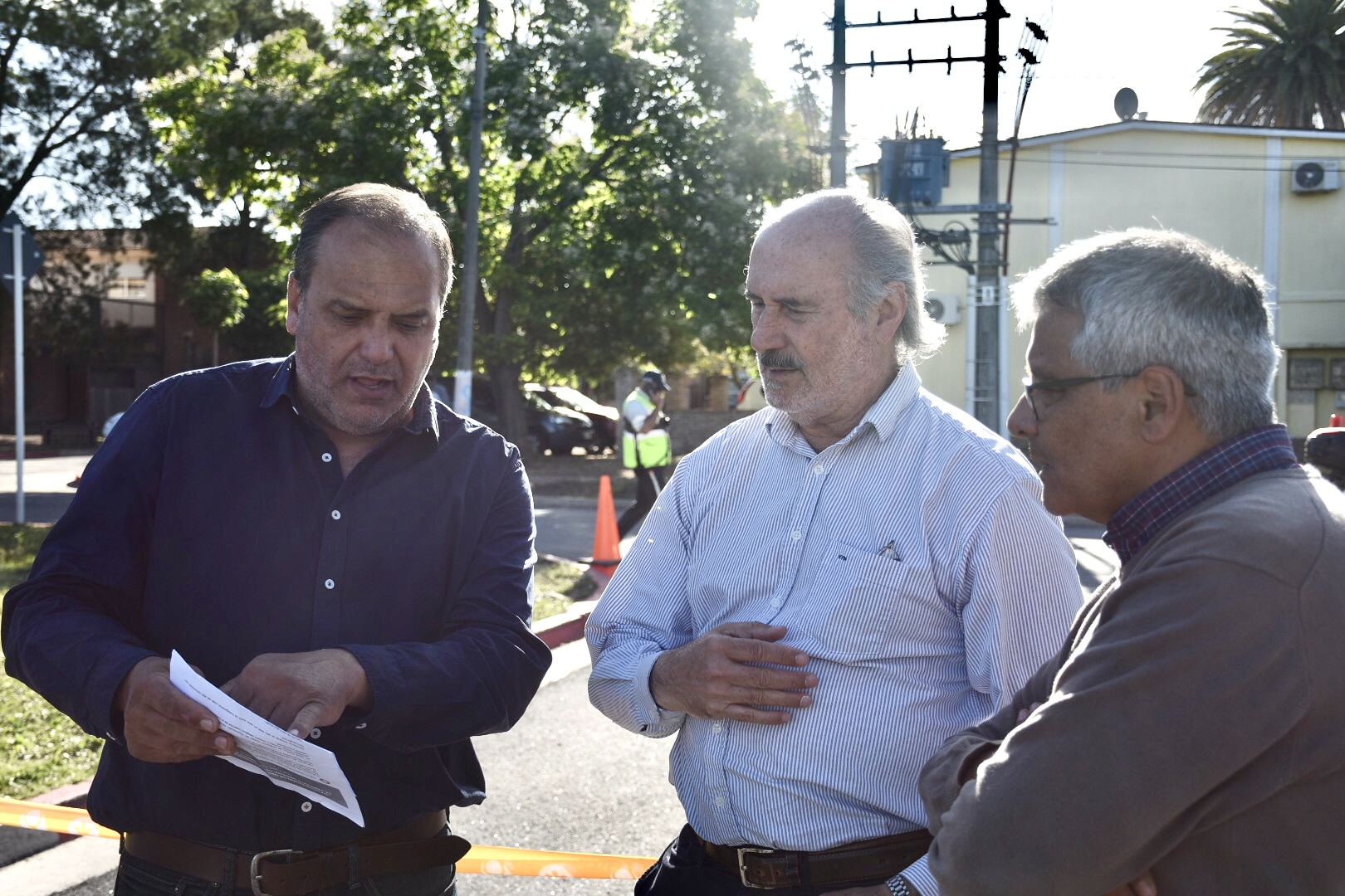 Director General de Obras de la Intendencia de Canelones, Guillermo Burgueño, Subdirector de OPP, Benjamín Irazábal y Alcalde del Municipio de Canelones, Darío Pimienta, en la  inauguración de obras de consolidación de la periferia urbana de la ciudad de Canelones 