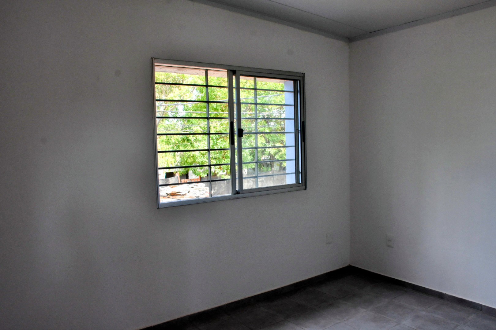 Dormitorio con vista a la calle Dormitorio con vista a la calle