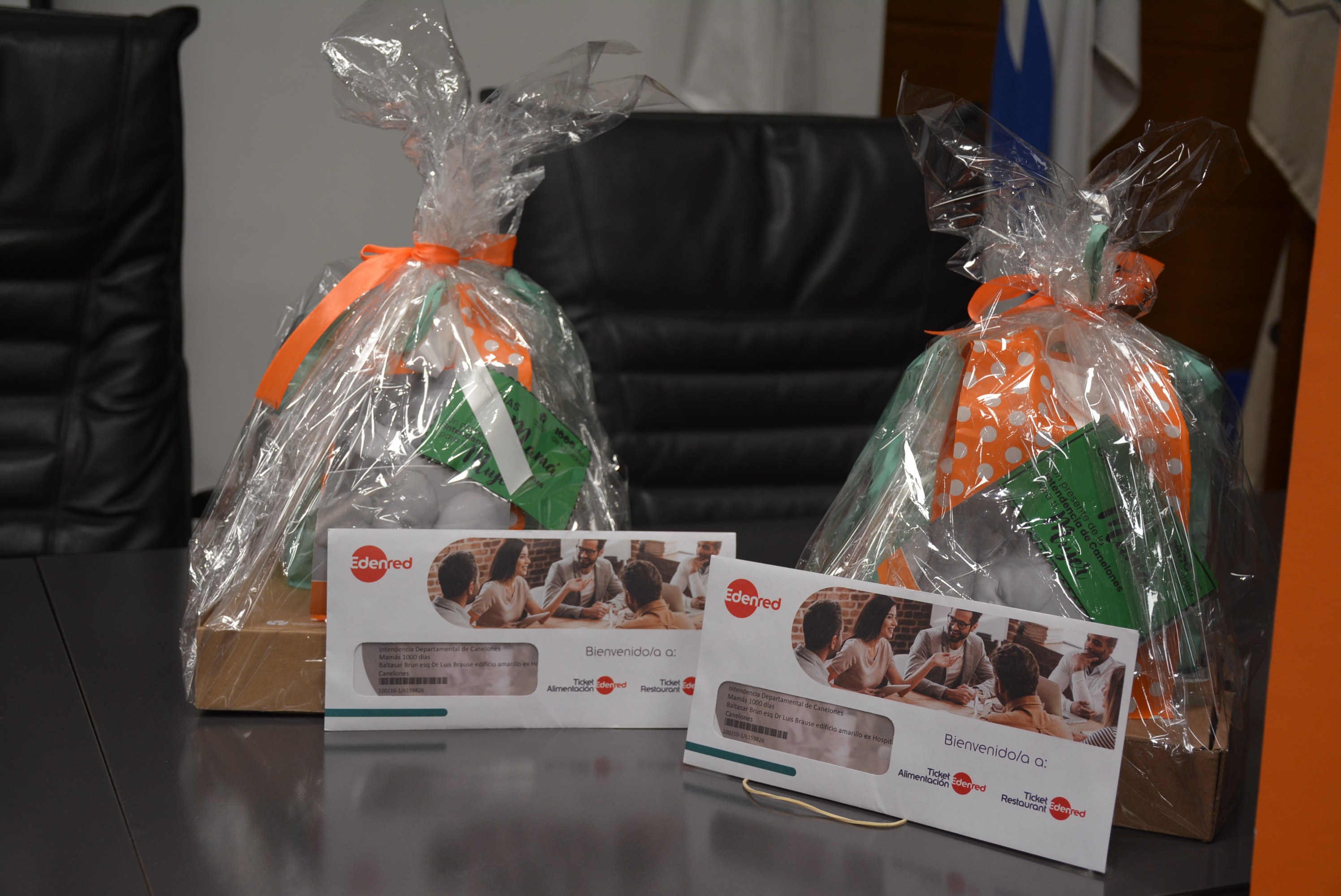 Kits de bienvenida que se entregan a las familias beneficiarias del programa 1000 días de igualdad Kits de bienvenida que se entregan a las familias beneficiarias del programa 1000 días de igualdad