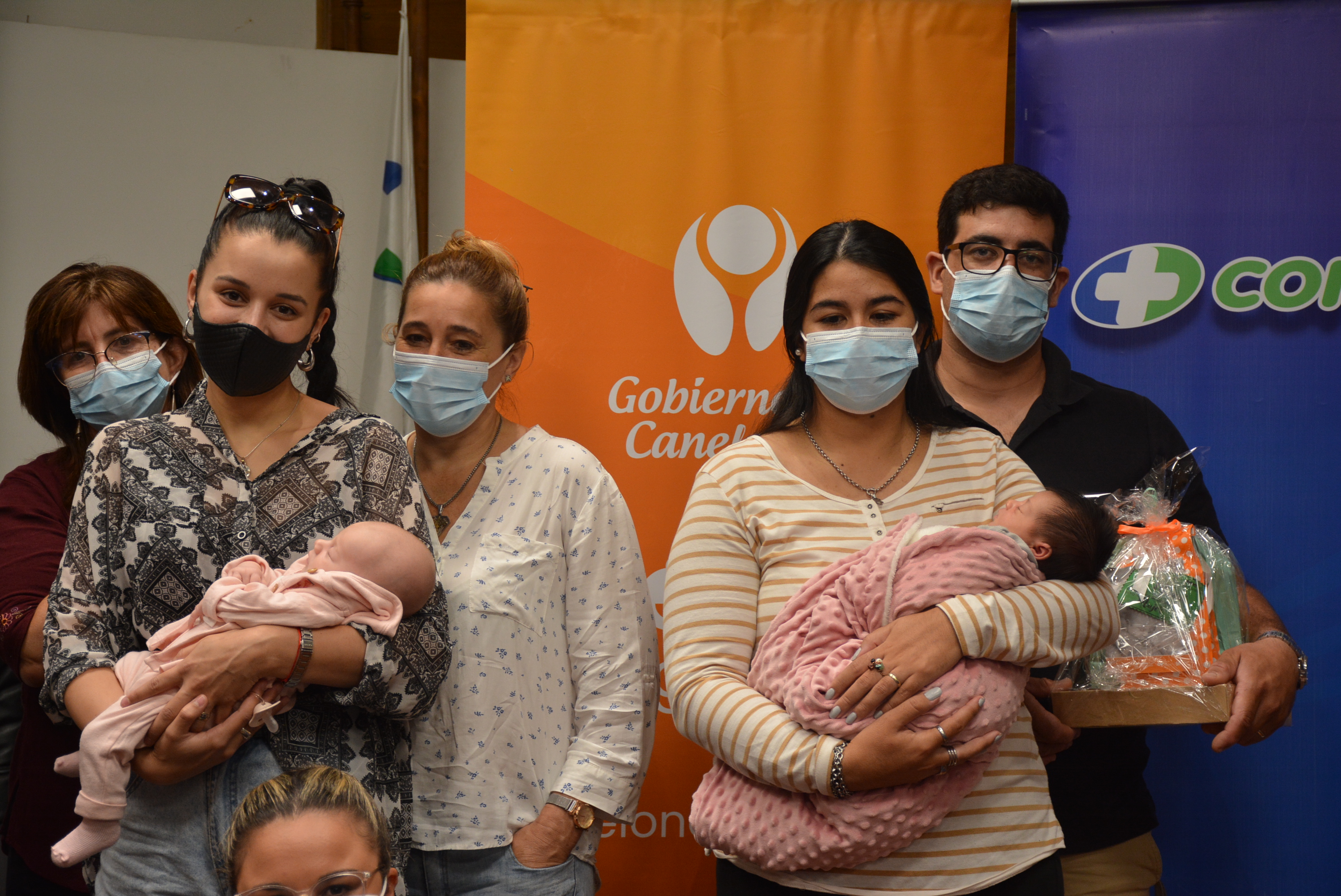 Beneficiarias del programa 1000 días de igualdad junto a sus bebés, en la entrega de kits de bienvenida Beneficiarias del programa 1000 días de igualdad junto a sus bebés, en la entrega de kits de bienvenida
