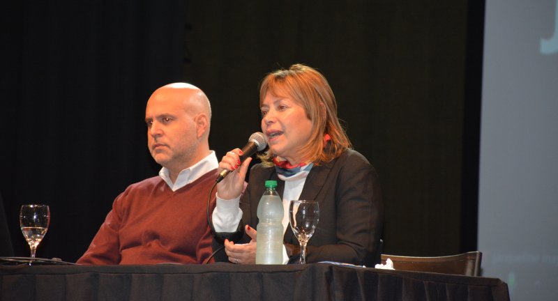 Secretario General de la Intendencia de Canelones, Francisco Legnani, y la Directora General de Desarrollo Humano, Gabriela Garrido, en el seminario 1000 días para toda la vida. Desafíos y oportunidades en la gestación y la crianza,desarrollado en el Complejo Cultural Politeama. Secretario General de la Intendencia de Canelones, Francisco Legnani, y la Directora General de Desarrollo Humano, Gabriela Garrido, en el seminario 1000 días para toda la vida. Desafíos y oportunidades en la gestación y la crianza,desarrollado en el Complejo Cultural Politeama.
