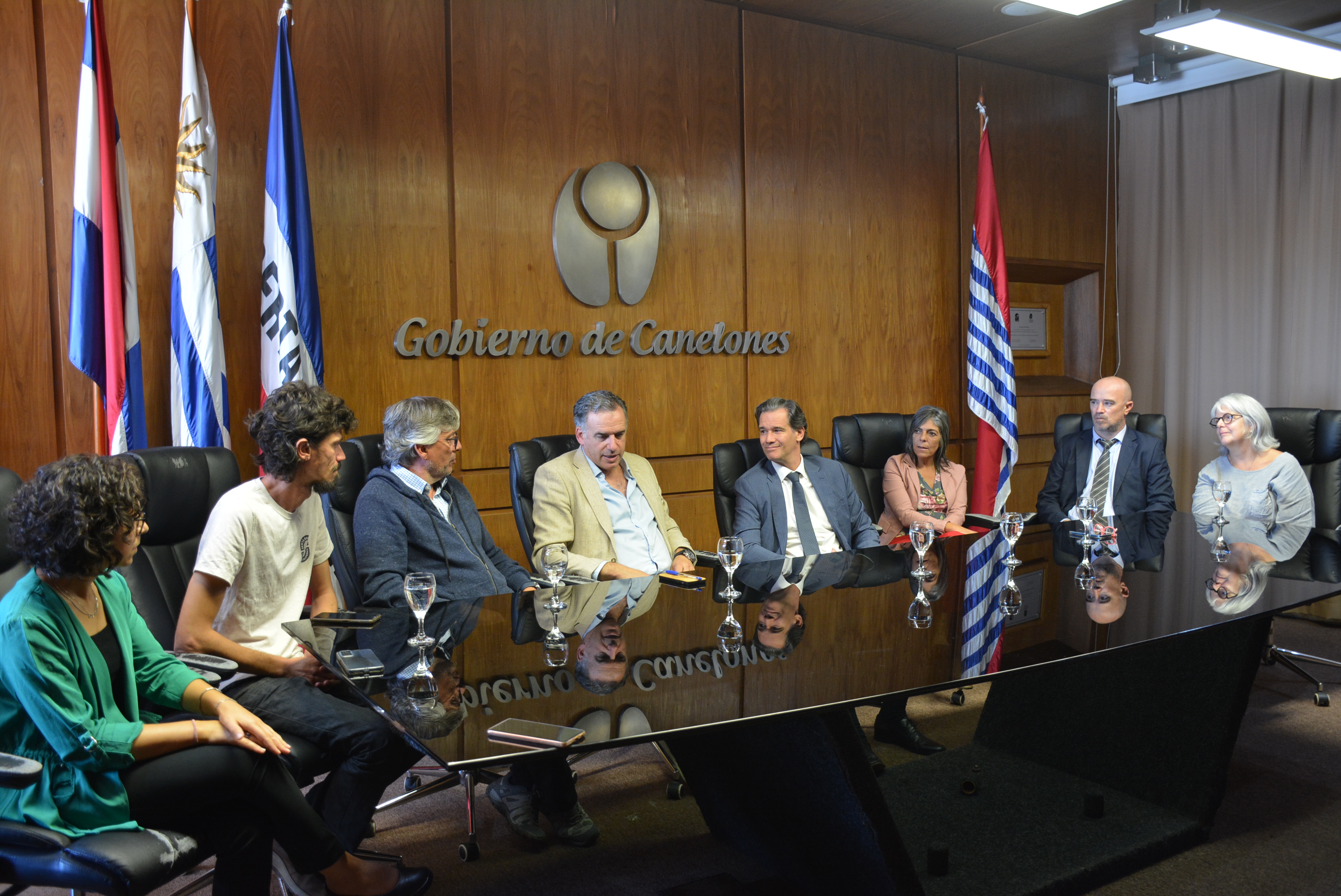 Autoridades en la firma de acuerdo para la realización de obras de prestación de servicios de desarrollo en los municipios de Las Piedras, Los Cerrillos y Aguas Corrientes Autoridades en la firma de acuerdo para la realización de obras de prestación de servicios de desarrollo en los municipios de Las Piedras, Los Cerrillos y Aguas Corrientes