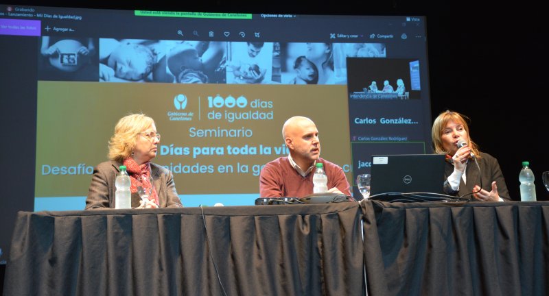 Representante de UNICEF en Uruguay, Nora d'Oliveira, Secretario General de la Intendencia de Canelones, Francisco Legnani, y la Directora General de Desarrollo Humano, Gabriela Garrido, en el seminario 1000 días para toda la vida. Desafíos y oportunidades en la gestación y la crianza,desarrollado en el Complejo Cultural Politeama. Representante de UNICEF en Uruguay, Nora d'Oliveira, Secretario General de la Intendencia de Canelones, Francisco Legnani, y la Directora General de Desarrollo Humano, Gabriela Garrido, en el seminario 1000 días para toda la vida. Desafíos y oportunidades en la gestación y la crianza,desarrollado en el Complejo Cultural Politeama.