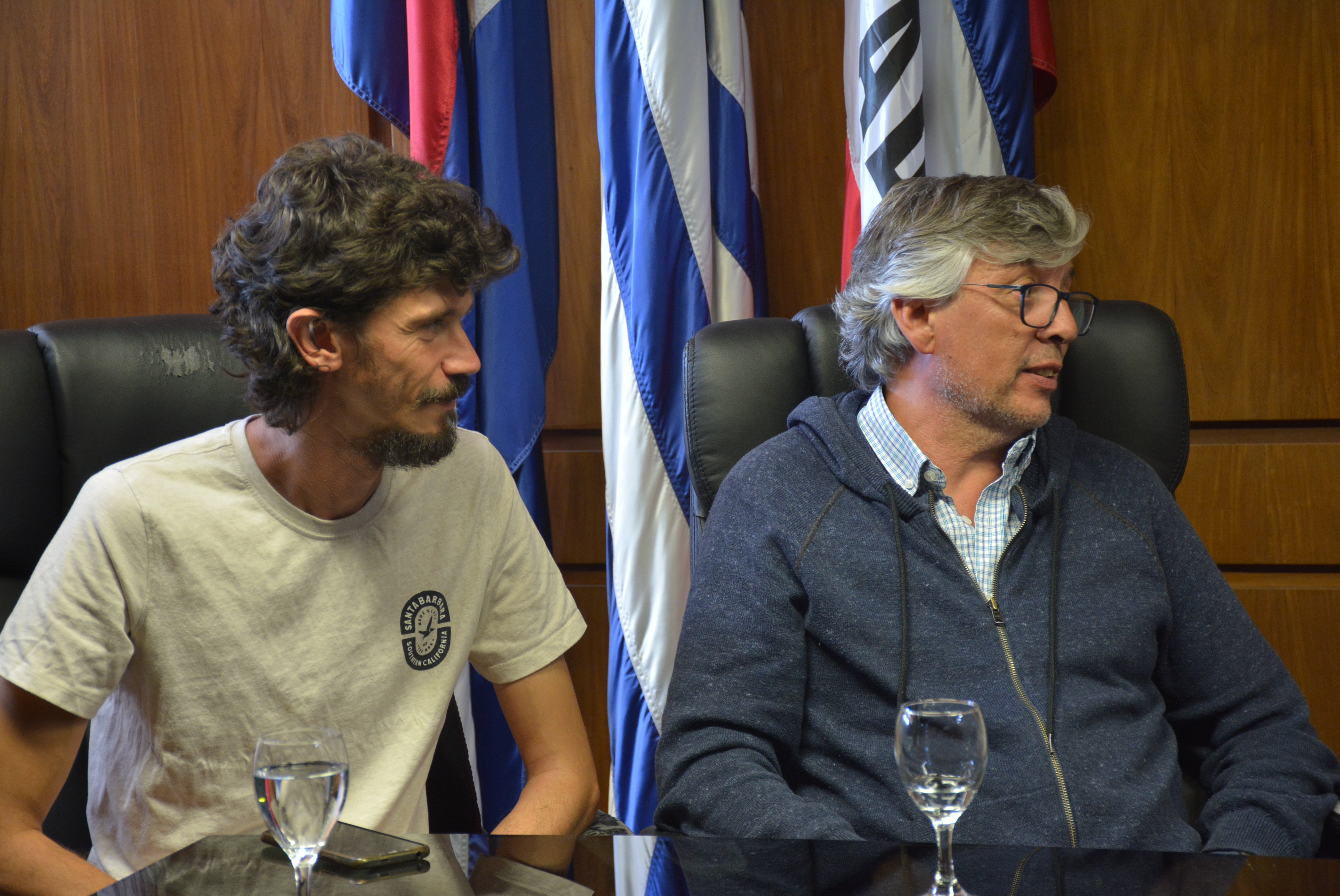 El Alcalde de Los Cerrillos, Rodrigo Roncio, y el Alcalde de Las Piedras, Gustavo González, en la firma de acuerdo para la realización de obras de prestación de servicios de desarrollo en los municipios de Las Piedras, Los Cerrillos y Aguas Corrientes El Alcalde de Los Cerrillos, Rodrigo Roncio, y el Alcalde de Las Piedras, Gustavo González, en la firma de acuerdo para la realización de obras de prestación de servicios de desarrollo en los municipios de Las Piedras, Los Cerrillos y Aguas Corrientes