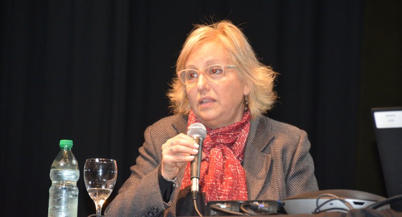 Representante de UNICEF en Uruguay, Nora d'Oliveira, en el seminario 1000 días para toda la vida. Desafíos y oportunidades en la gestación y la crianza, desarrollado en el Complejo Cultural Politeama. Representante de UNICEF en Uruguay, Nora d'Oliveira, en el seminario 1000 días para toda la vida. Desafíos y oportunidades en la gestación y la crianza, desarrollado en el Complejo Cultural Politeama.