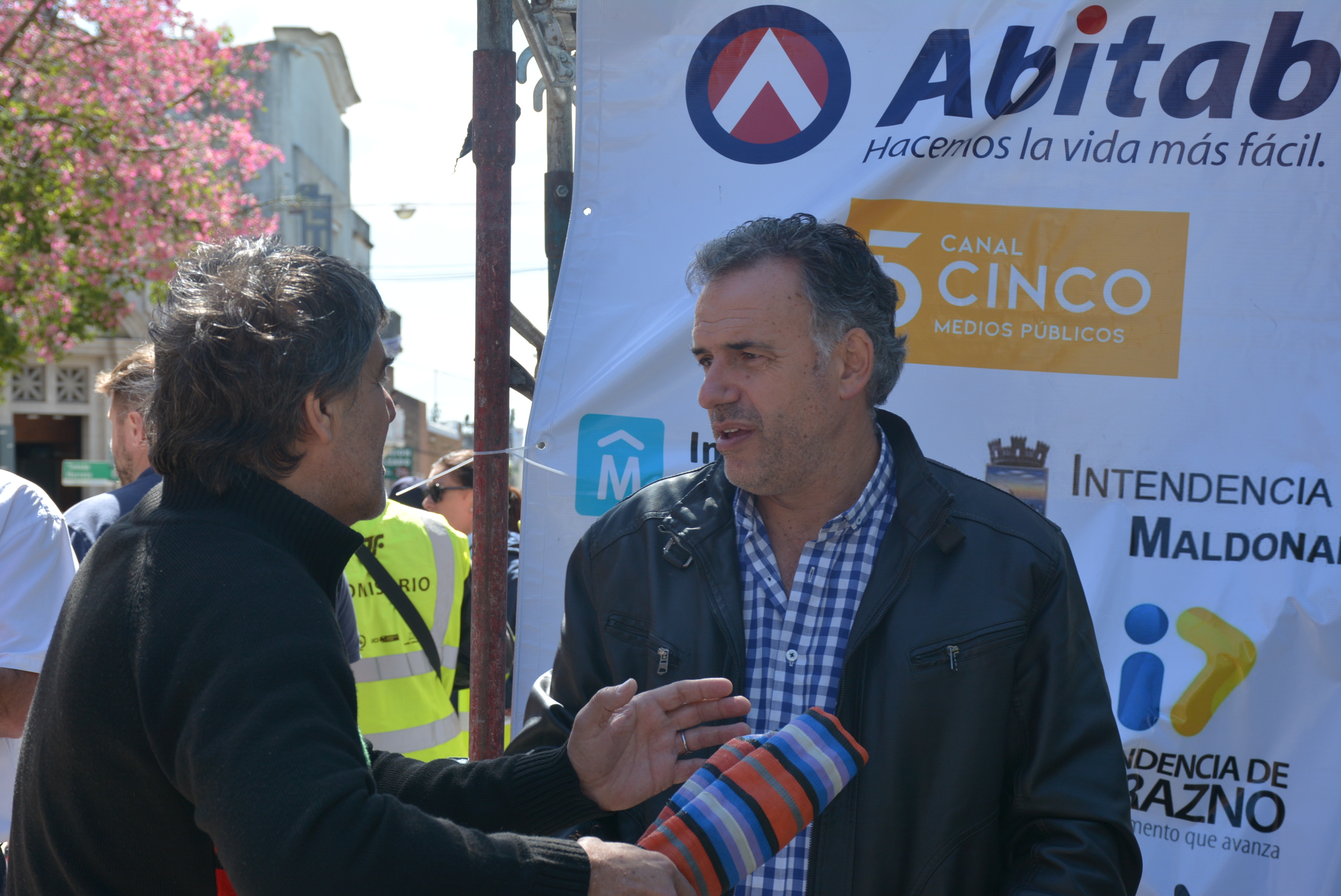 Vuelta Ciclista 2023: llegada de la primera etapa y podio en ciudad de Canelones Vuelta Ciclista 2023: llegada de la primera etapa y podio en ciudad de Canelones