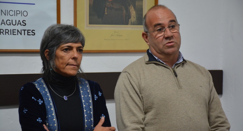 La Pro Secretaria General de la Intendencia, Silvana Nieves, y el Alcalde de Aguas Corrientes, Marcelo Delgado, en la presentación del curso Multioficios en Aguas Corrientes. La Pro Secretaria General de la Intendencia, Silvana Nieves, y el Alcalde de Aguas Corrientes, Marcelo Delgado, en la presentación del curso Multioficios en Aguas Corrientes.