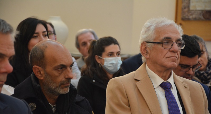 El Coordinador del Gabinete Territorial, Sergio Ashfield, y el Director General de la Agencia de Promoción a la Inversión, Julio Filippini, en la firma convenio de plan piloto para dotar de luminarias solares autónomas a Canelones, desarrollada en la Embajada de Francia. El Coordinador del Gabinete Territorial, Sergio Ashfield, y el Director General de la Agencia de Promoción a la Inversión, Julio Filippini, en la firma convenio de plan piloto para dotar de luminarias solares autónomas a Canelones, desarrollada en la Embajada de Francia.
