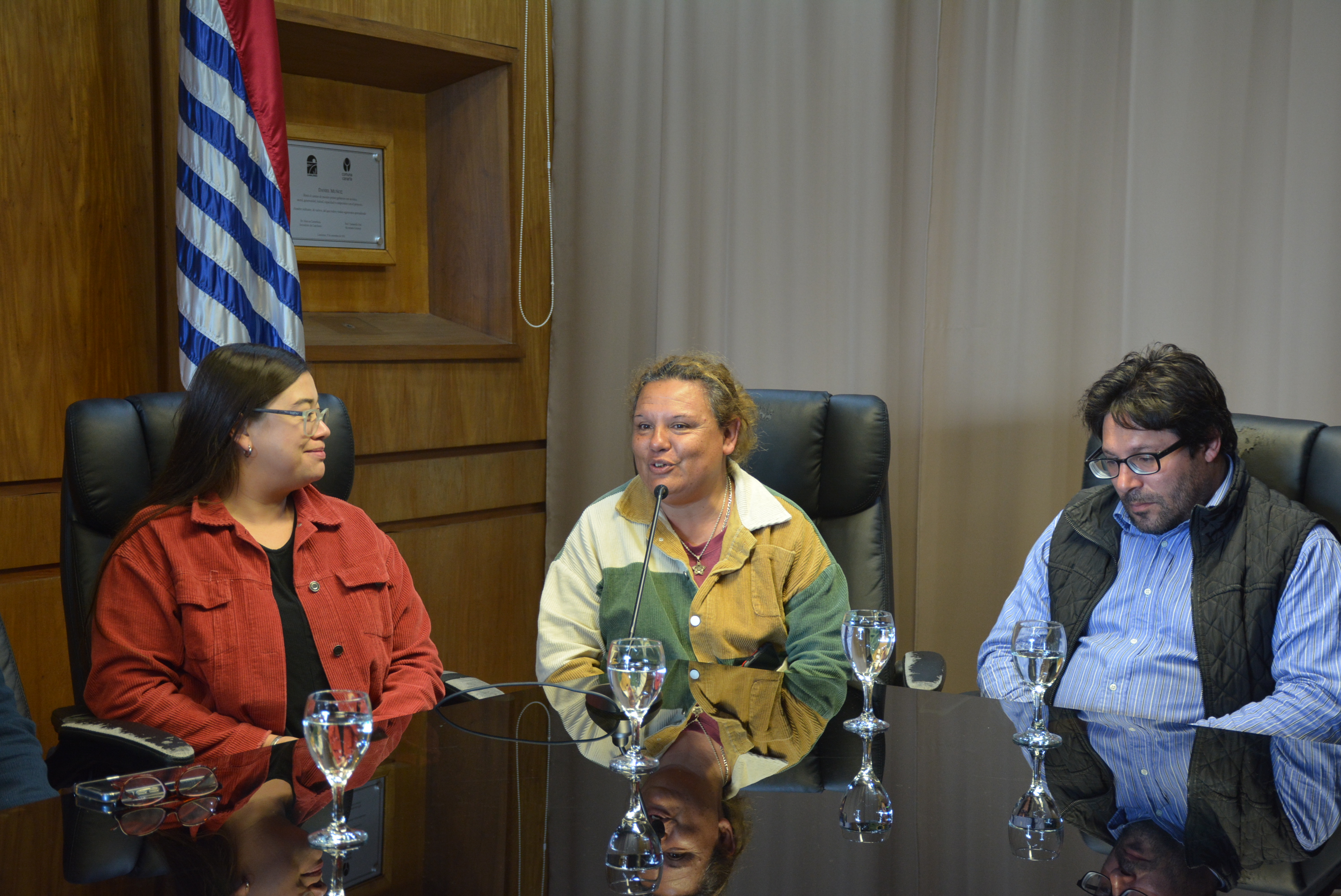 Secretaria del Interior del PIT-CNT, Mariana Píriz, y dirigentes de la UNATRA, María Flores y Germán González, en el lanzamiento del Día Nacional del Trabajador y la Trabajadora Rural, que se celebrará en Canelones. Secretaria del Interior del PIT-CNT, Mariana Píriz, y dirigentes de la UNATRA, María Flores y Germán González, en el lanzamiento del Día Nacional del Trabajador y la Trabajadora Rural, que se celebrará en Canelones.