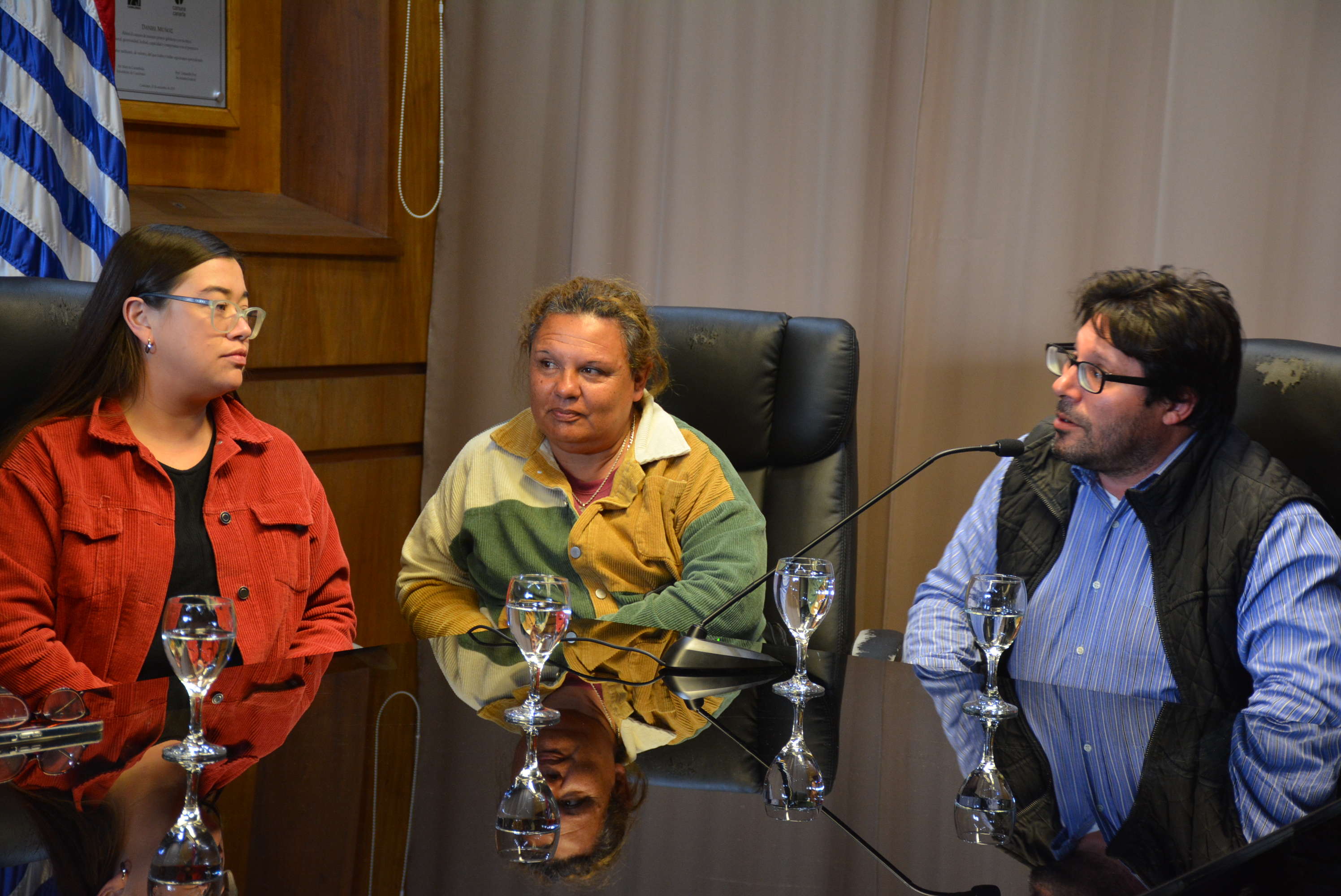 Secretaria del Interior del PIT-CNT, Mariana Píriz, y dirigentes de la UNATRA, María Flores y Germán González, en el lanzamiento del Día Nacional del Trabajador y la Trabajadora Rural, que se celebrará en Canelones. Secretaria del Interior del PIT-CNT, Mariana Píriz, y dirigentes de la UNATRA, María Flores y Germán González, en el lanzamiento del Día Nacional del Trabajador y la Trabajadora Rural, que se celebrará en Canelones.