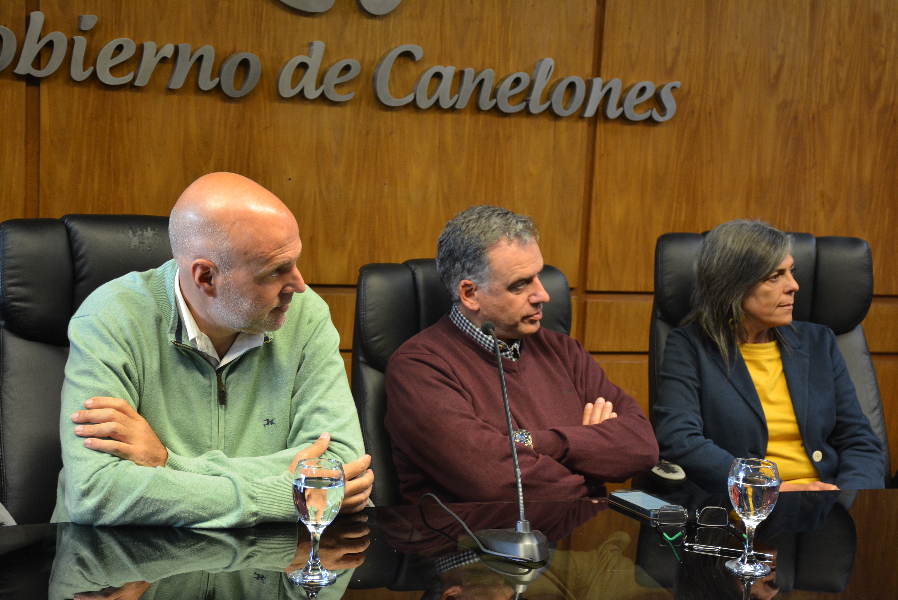 Secretario General, Dr. Esc. Francisco Legnani, el Intendente de Canelones, Prof. Yamandú Orsi, y la Pro Secretaria General, Lic. Silvana Nieves, en el lanzamiento del Día Nacional del Trabajador y la Trabajadora Rural, que se celebrará en Canelones. Secretario General, Dr. Esc. Francisco Legnani, el Intendente de Canelones, Prof. Yamandú Orsi, y la Pro Secretaria General, Lic. Silvana Nieves,en el lanzamiento del Día Nacional del Trabajador y la Trabajadora Rural, que se celebrará en Canelones.