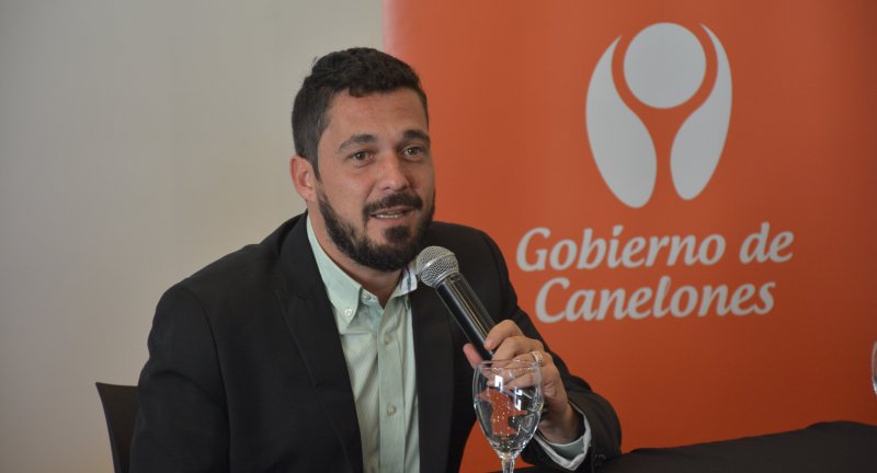 Director de Seguridad y Convivencia del Gobierno de Canelones, Nicolás Guillenea, en el conversatorio Toma de conciencia sobre el abuso y el maltrato a personas mayores, en el Complejo Cultural Politeama. 