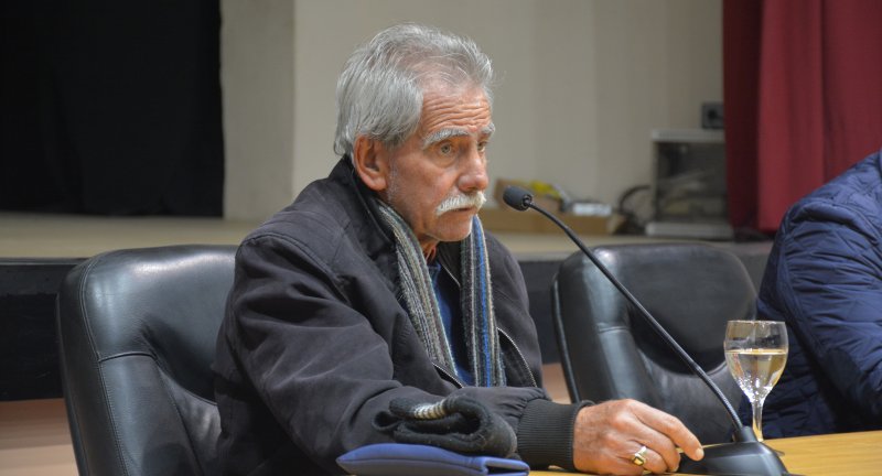 El sociólogo Luis Barrios en el conversatorio Los nuevos desafíos en la prevención del delito, en la Sala Lumiére de la ciudad de Canelones.