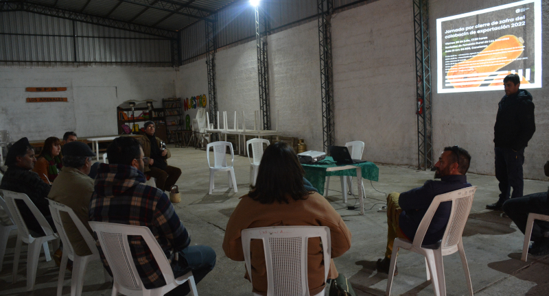 Reunión de trabajo por la exportanción de calabacín realizada en la Comisión de Fomento Rural Arenales de Migues Reunión de trabajo por la exportanción de calabacín realizada en la Comisión de Fomento Rural Arenales de Migues
