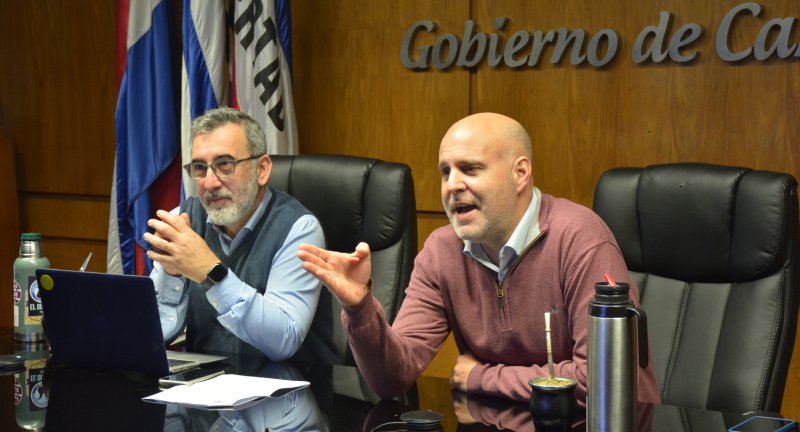 El Director de Relaciones Internacionales de Canelones, Edison Lanza, y el Secretario General de la Intendencia de Canelones, Francisco Legnani, en diálogo bilateral entre el Gobiernos de Canelones y Quilmes. El Director de Relaciones Internacionales de Canelones, Edison Lanza, y el Secretario General de la Intendencia de Canelones, Francisco Legnani, en diálogo bilateral entre el Gobiernos de Canelones y Quilmes.